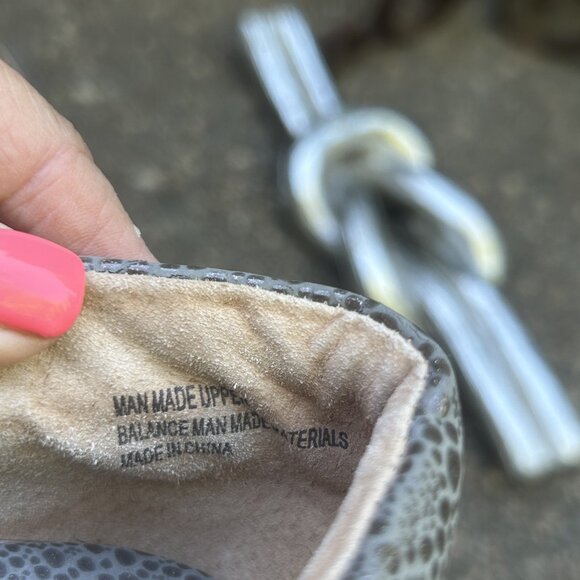 BOC Born Concepts Gray Pebble Pattern Peggy Faux Leather Slip On Clogs Size 9 M - Picture 7 of 14